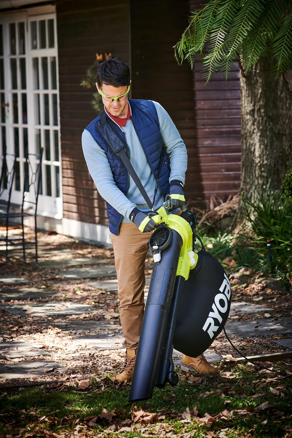RYOBI - Soplador/Aspirador/Triturador Eléctrico 3-en-1 - Limpieza Hojas, Pasillos Exteriores, Terrazas, Céspedes Jardines Medianos y Grandes - 1 Bolsa Impermeable 45L - RBV3000CESV