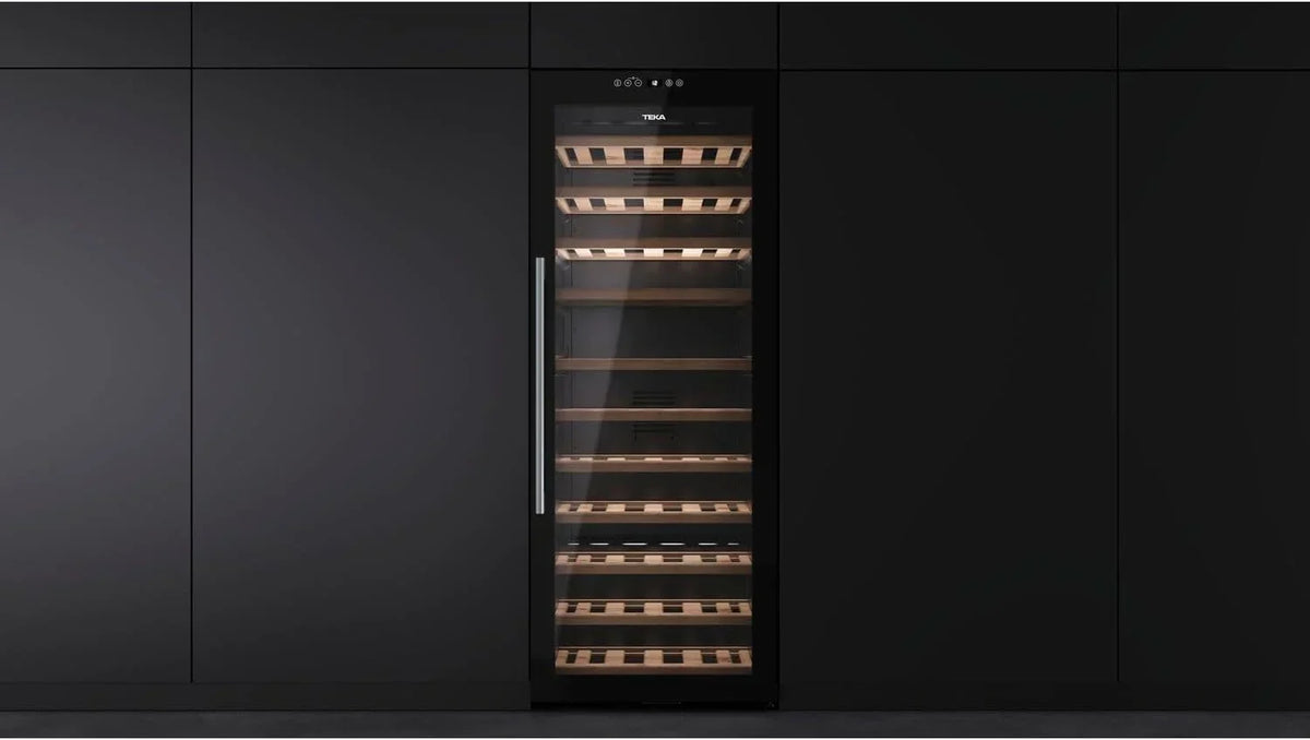 Teka Vinoteca de Libre Instalación 51 Botellas, Iluminación LED, Control Electrónico de Temperatura, Capacidad Total 159 Litros, Patas Regulables, Modelo RVF 10051 GBK