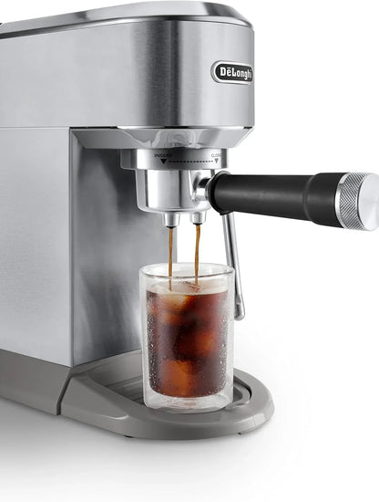 De'Longhi Dedica – Cafetera de Bomba de Acero Inoxidable para Café Molido o Monodosis, Espresso y Capuchino, Depósito de 1.3 Litros, Sistema Antigoteo, Modelo EC685.M, Color Metal