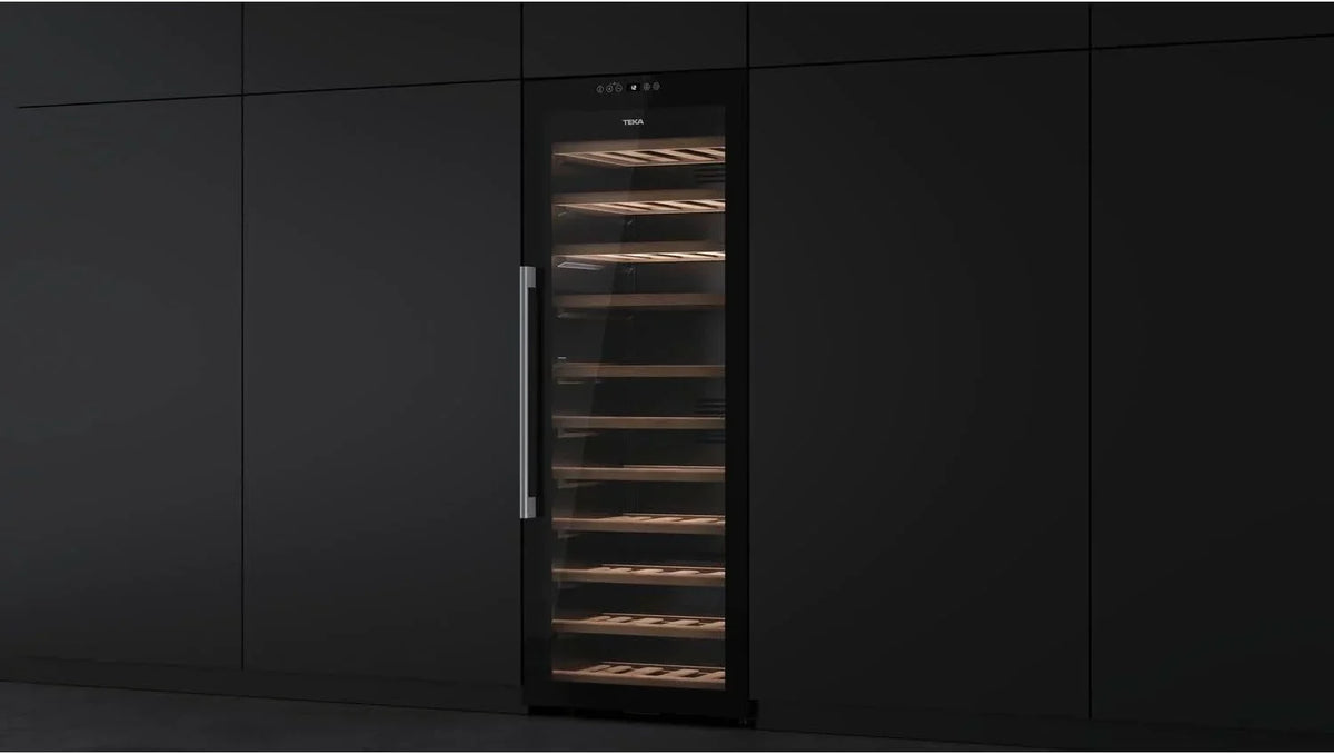 Teka Vinoteca de Libre Instalación 51 Botellas, Iluminación LED, Control Electrónico de Temperatura, Capacidad Total 159 Litros, Patas Regulables, Modelo RVF 10051 GBK